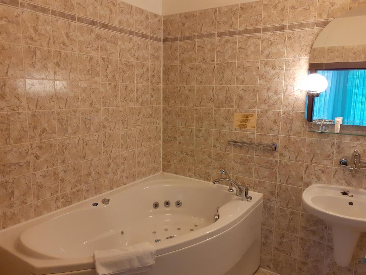 Hotel Uno Ústí nad Orlicí Kültér fotó