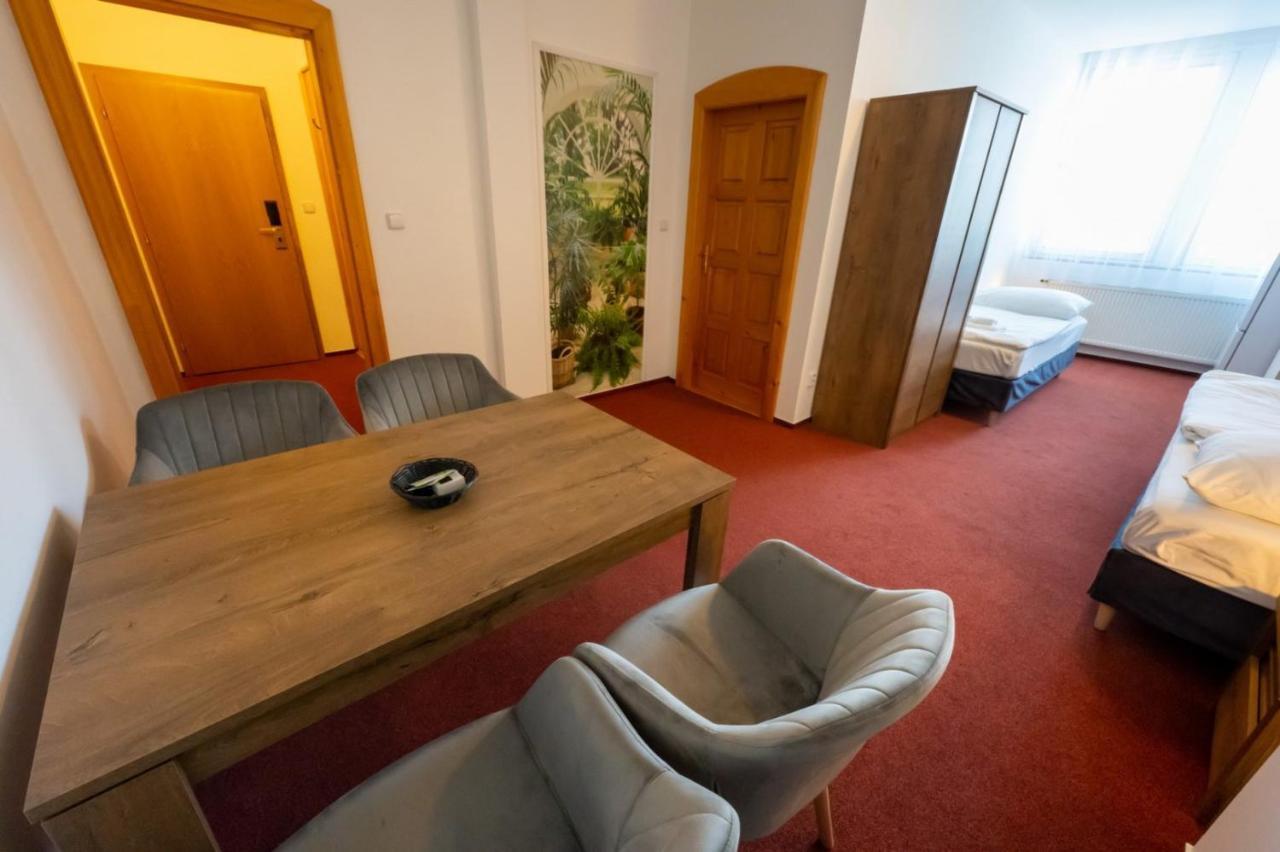 Hotel Uno Ústí nad Orlicí Kültér fotó