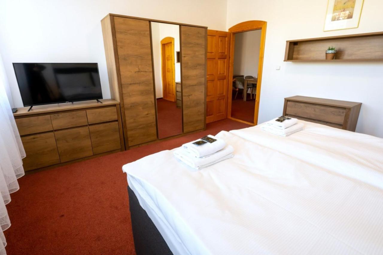 Hotel Uno Ústí nad Orlicí Kültér fotó